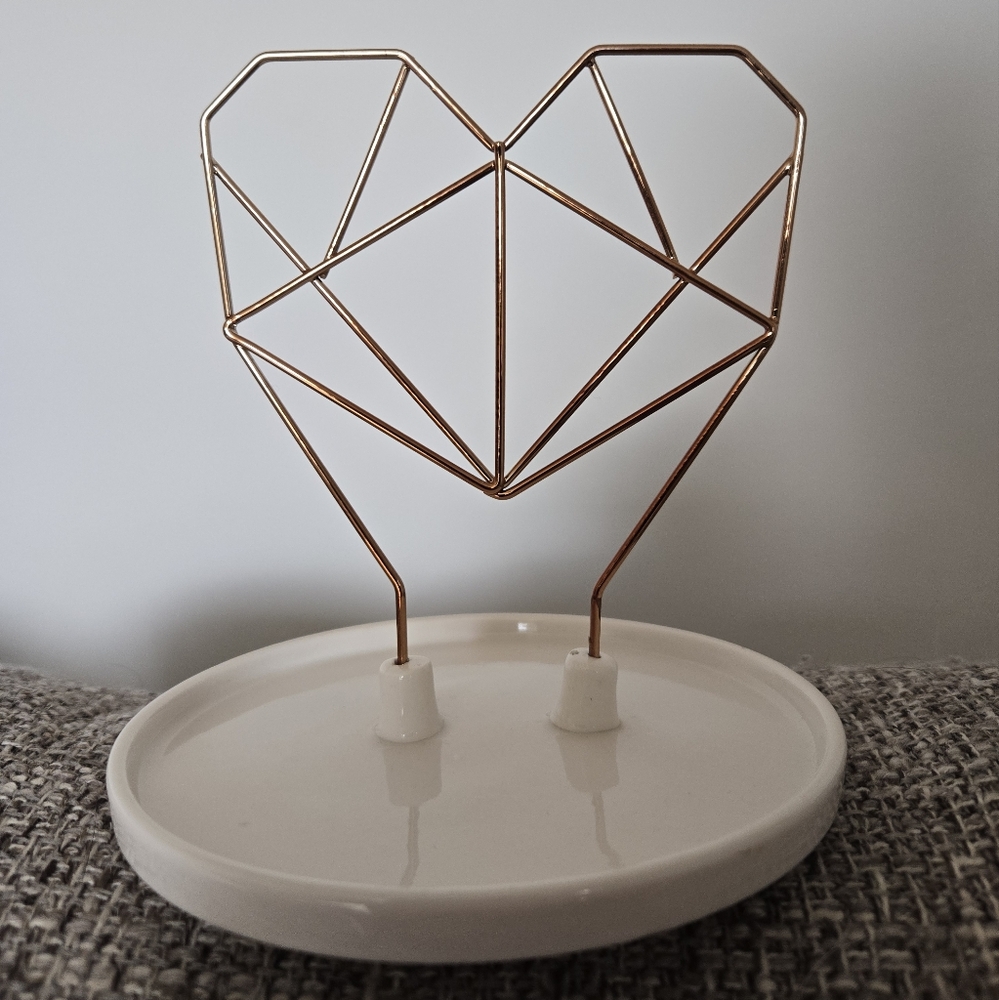Elegant Heart-Shaped Jewelry Organizer in Gold and Cream